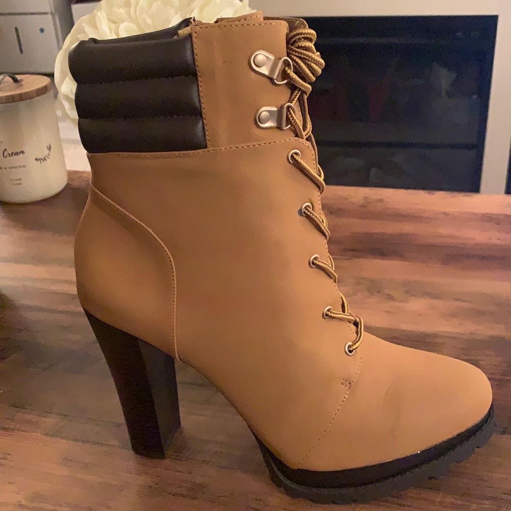 Jennifer Lopez Heeled Boots